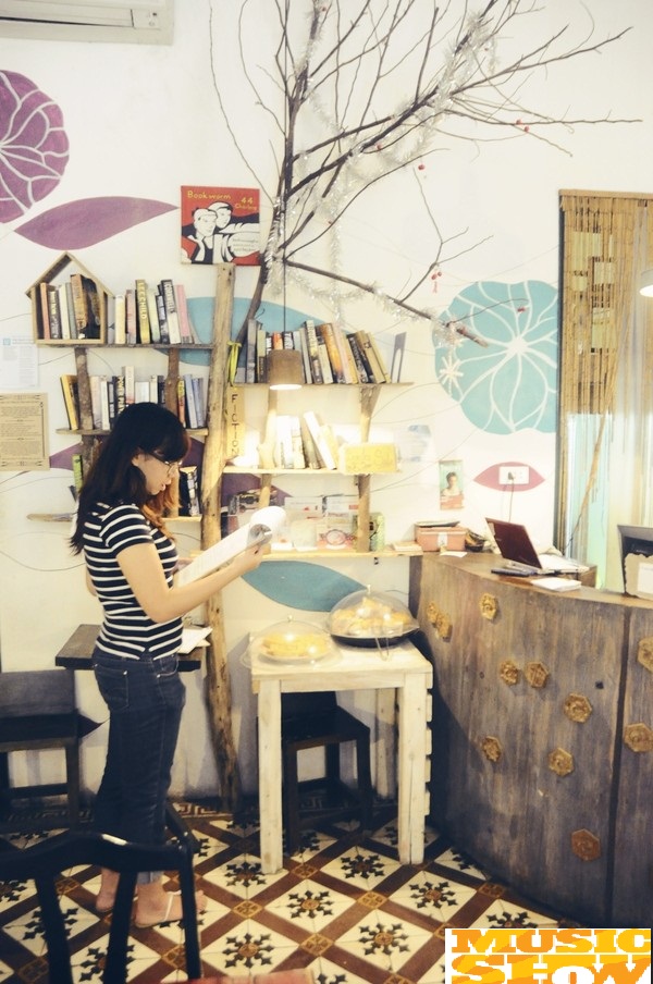 không gian yên tnh tại Hanoi Social Club 